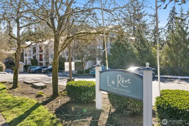 Come experience life at La Reve in Downtown Bothell!