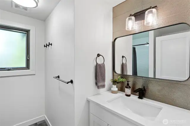 Full bath near bedroom 2 & 3