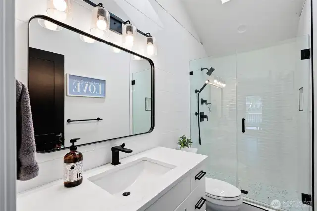 3/4 bath near bedroom 4