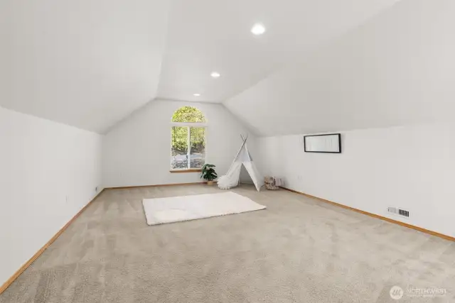Upper Level Bonus Room