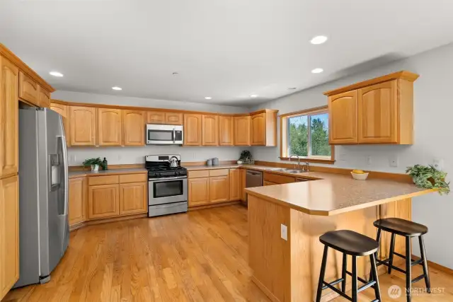 Kitchen with Breakfast Peninsula