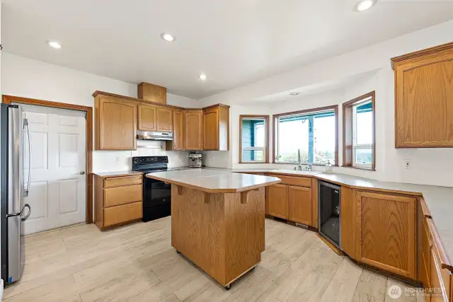 Kitchen with island and peninsula