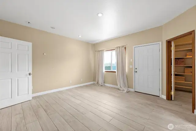 Primary bath with door to private deck