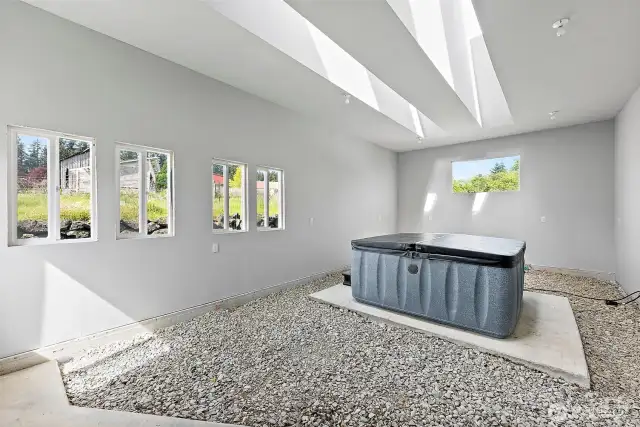 Enclosed porch/atrium (hot tub doesn't stay)