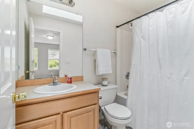 Secondary ensuite.
