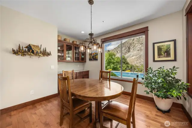Dining room with bulit-ins