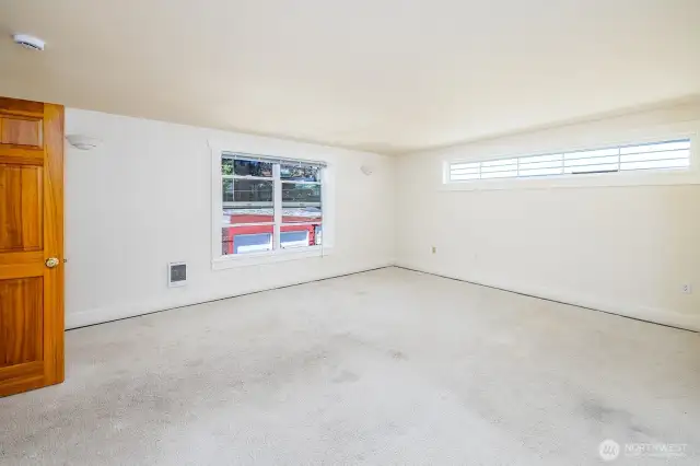 Apartment #8 - Spread your wings on the second floor in apartment 8 with a spacious bedroom and office area, living room, kitchen and full bath. Features oak floors and carpet in the bedroom.