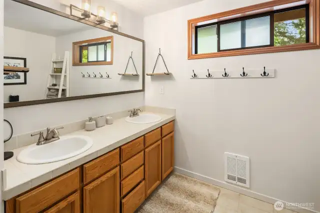 Bath with dual sink vanity in upstairs bonus room/loft.