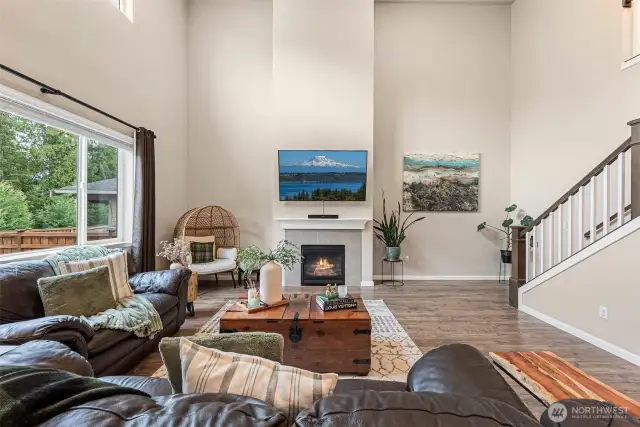 Gas fireplace w/tile surround & mantel.