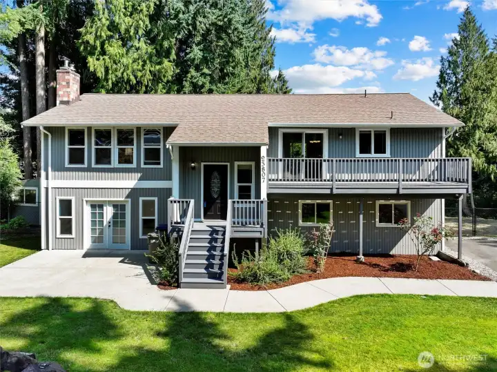 3bd/2.75 bath spacious and private home