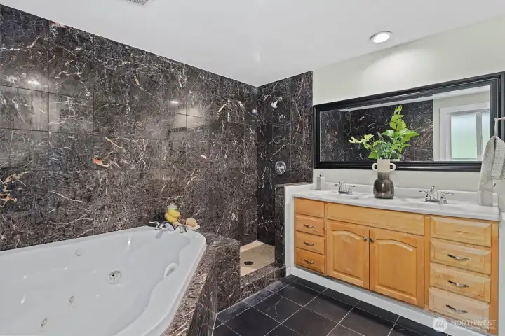 5-piece ensuite bath