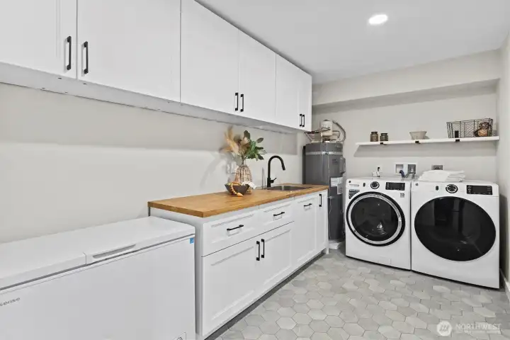 Spacious utility room with smart W/D
