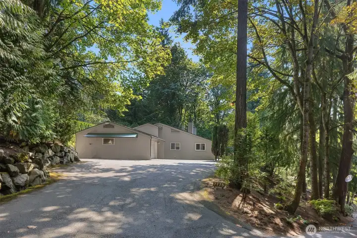 Welcome to Mercer Island's westside! Come bring your remodel or rebuild visions to life!