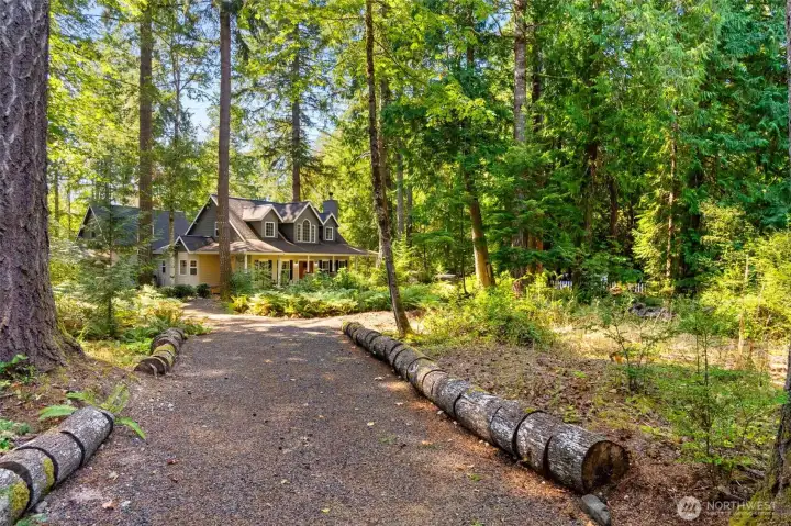 Craftsman in the woods, fully fenced yard