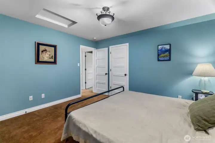 Closet, built-ins, & extra storage