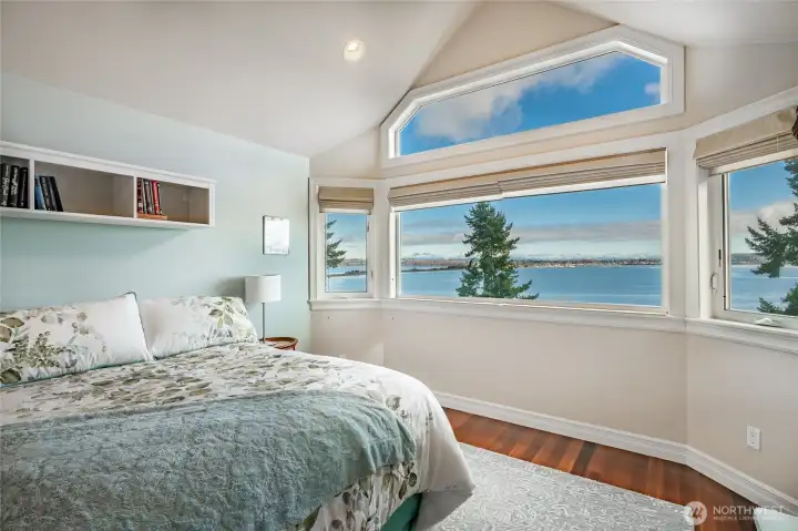 Upstairs guest bedroom