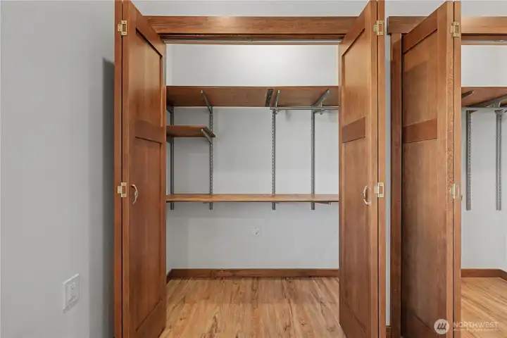 Bedroom #2 Office Setup...