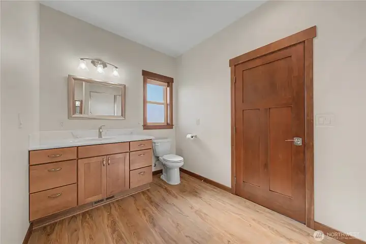 2nd Bathroom...