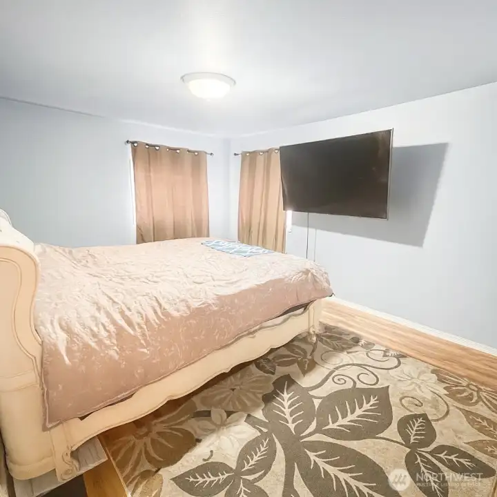 2nd bedroom