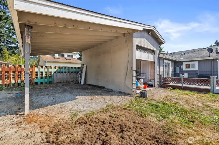 Garage/ attach carport
