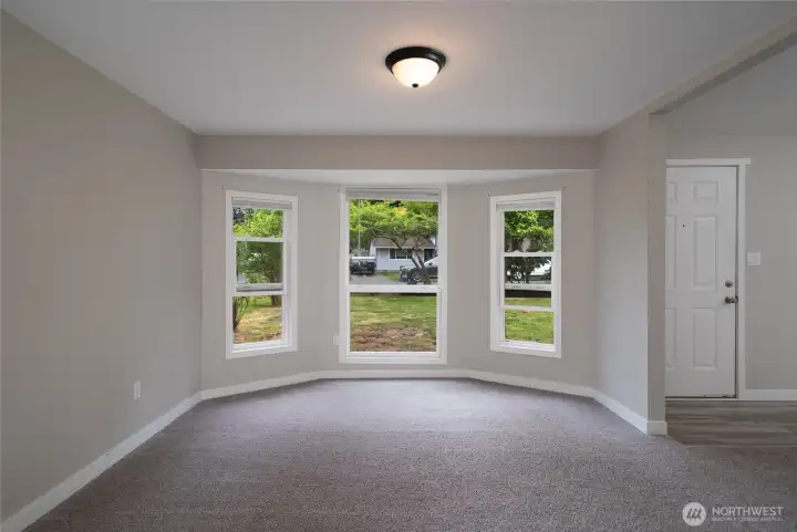 Large windows for summer breeze!
