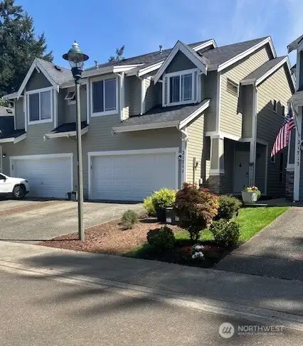 Spacious townhouse with 2 car garage on culdesac location with fenced back yard!