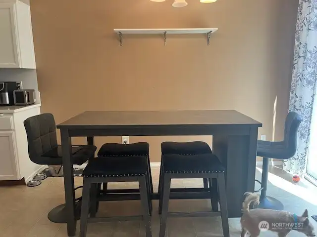 Bright & cheery dining area!