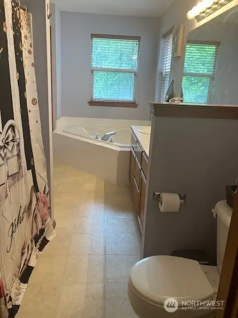 Primary bathroom with dbl sinks, soaking tub & separate shower