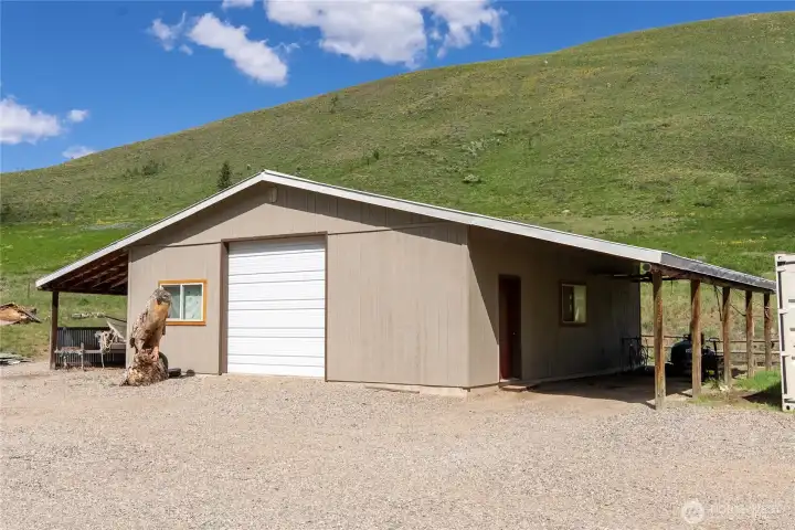 32'x32' Garage/Shop and covered storage