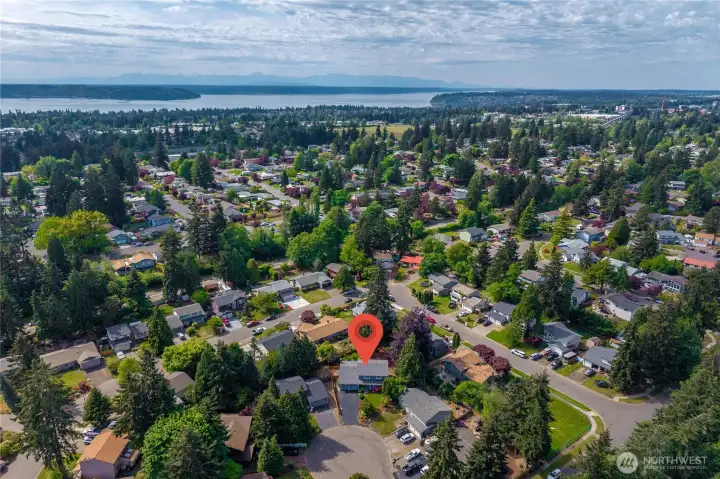Great location, Private quiet cul-du-sac yet only 5 min to light rail & easy access to all commuter routes.