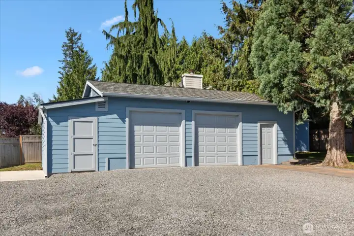 Detached 2 car shop with heat & AC