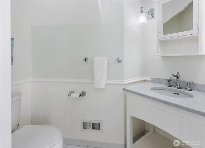 Lower 1/2 bath