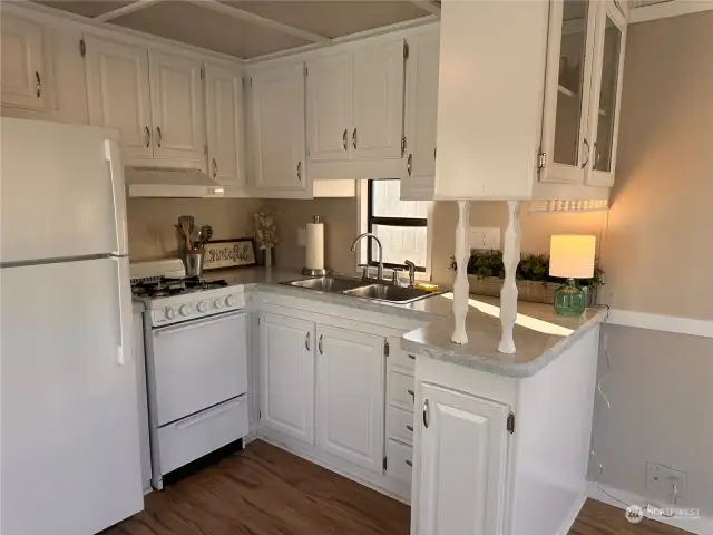 Wonderful kitchen with new refrigerator and stove