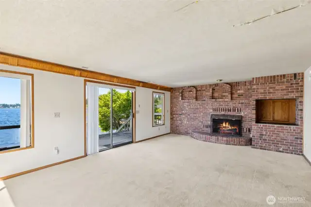 Family room with wet bar & fireplace