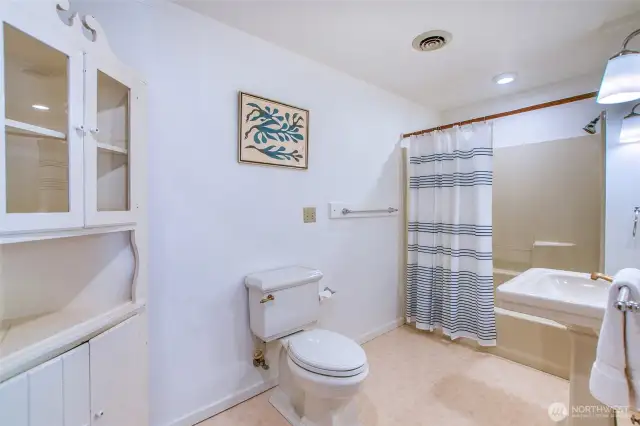 Downstairs full bath