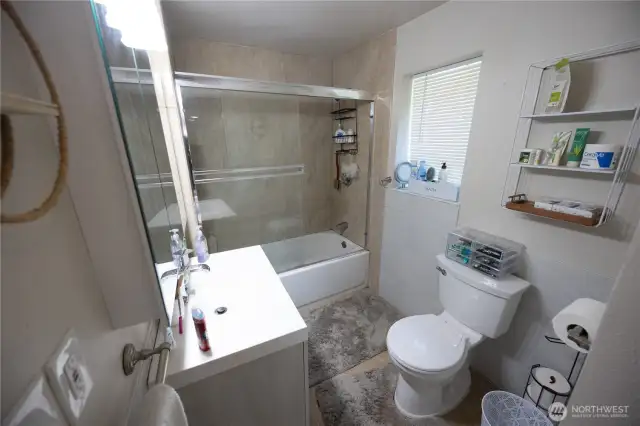 Downstairs ensuite bathroom