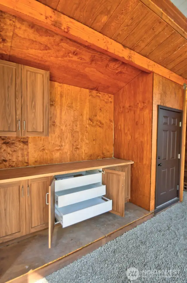 GREAT STORAGE CABINET WITH PULL OUT DRAWERS