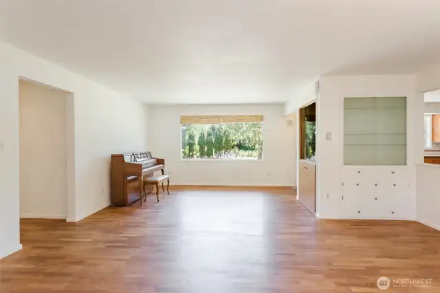 Natural light in ever room.