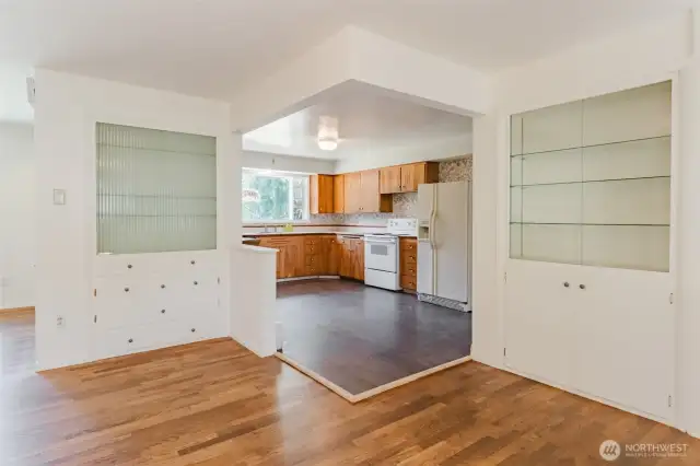 Beautiful built in cabinets and shelves.