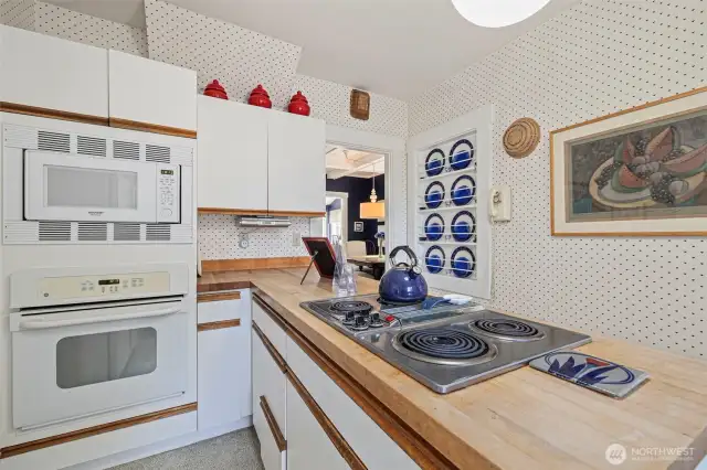 Efficient cook station to prepare your daily meals.