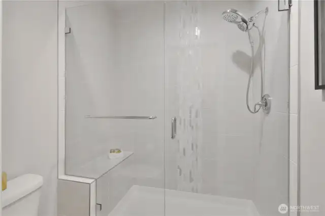 Stunning shower with bench