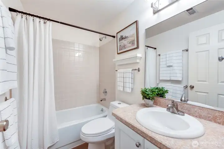 Primary ensuite bath