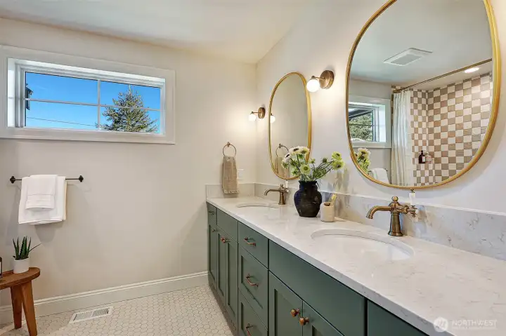 Second full bathroom upstairs.