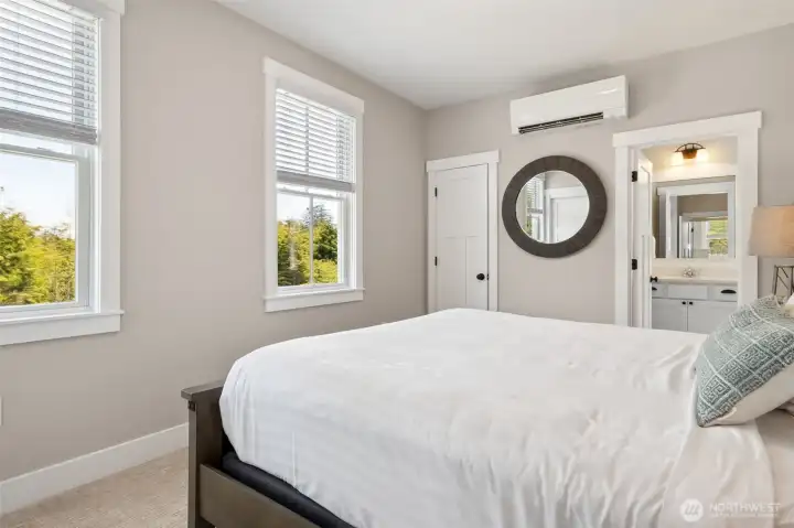 Ensuite #2 upstairs