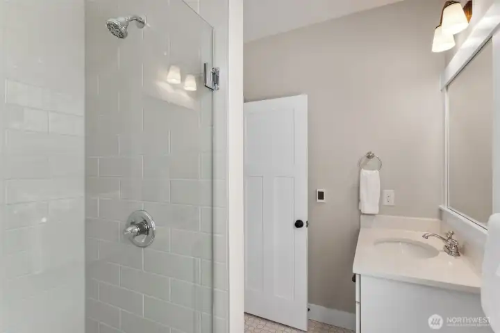Ensuite bath #2
