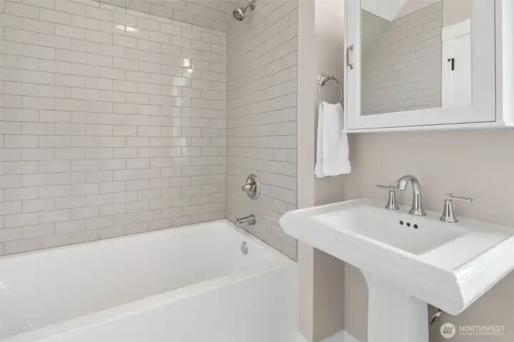 Ensuite bath #3