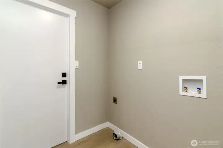 Utility room with entrance
