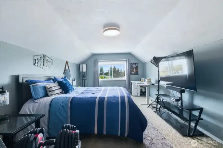 Main Bedroom- Upstairs
