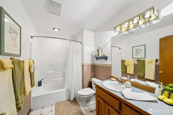 Upstairs full bathroom. Upstairs full bathroom.