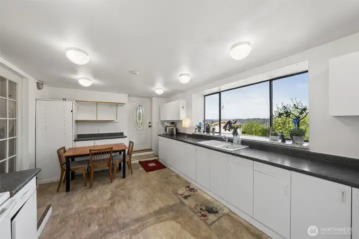 Main floor kitchen boast plenty of cabinet & counter space making meal prep easy while watching the private territorial view. Main floor kitchen boast plenty of cabinet & counter space making meal prep easy while watching the private territorial view.